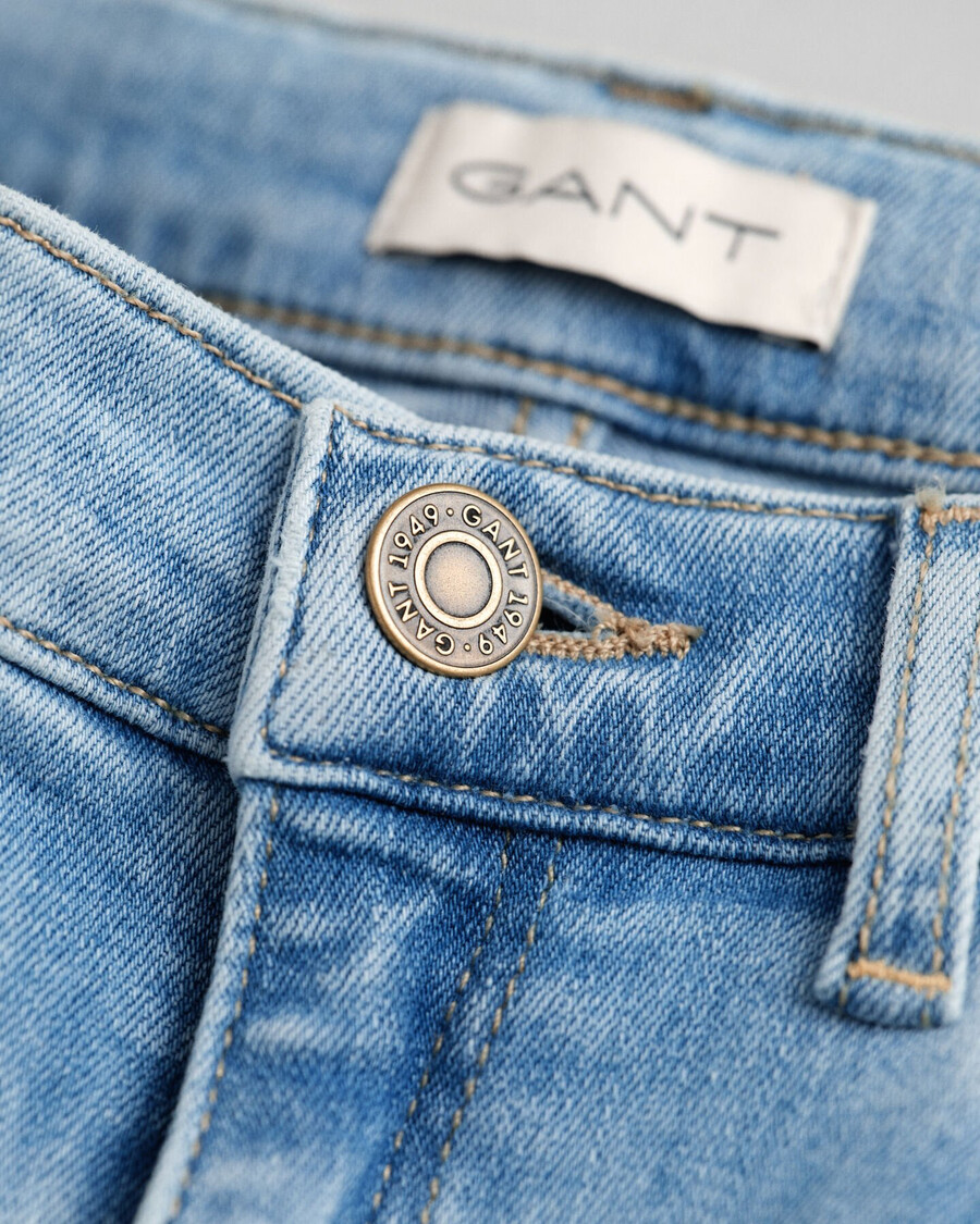 jeansy bootcut dla nastolatek – jasnoniebieskie