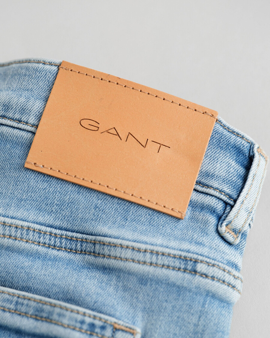 jeansy bootcut dla nastolatek – jasnoniebieskie