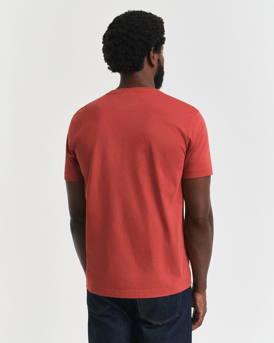 koszulka z tarczą regular fit shield – modern rust