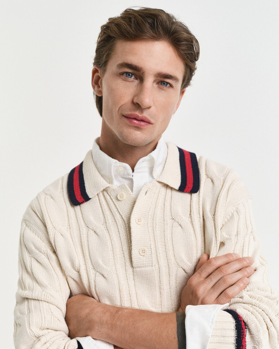 sweter polo z dzianiny kablowej – kremowy