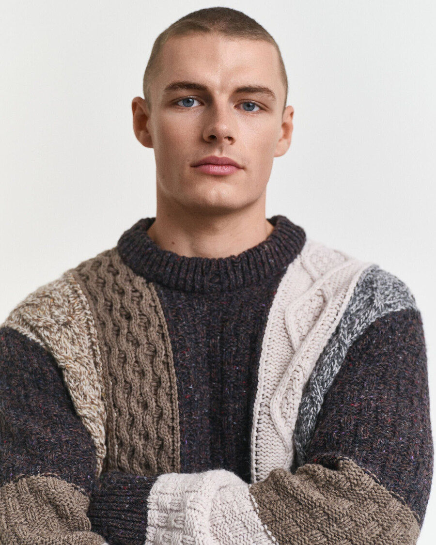 sweter z okrągłym dekoltem w stylu patchworku – ciemnobrązowy melanż