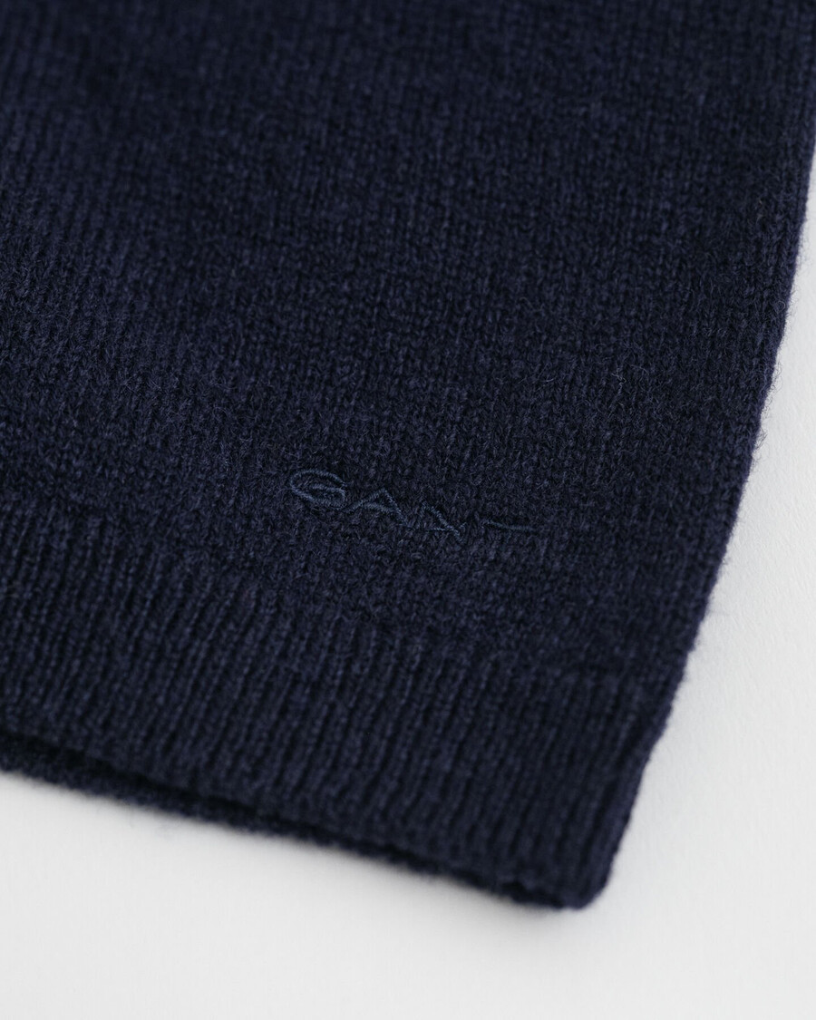 supercienki sweter z wełny jagnięcej z krótkim rękawem i okrągłym dekoltem – wieczorowy błękit