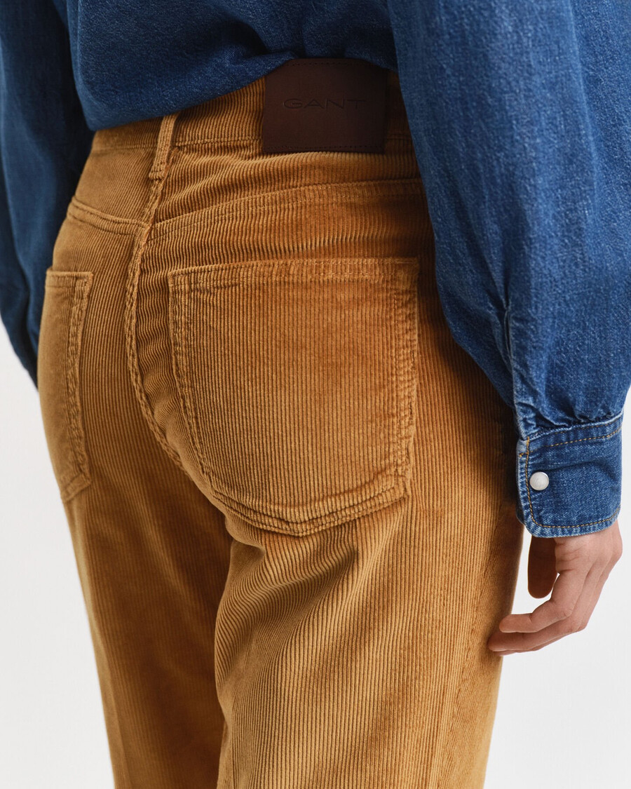 rozszerzane jeansy z sztruksu – whiskey brown