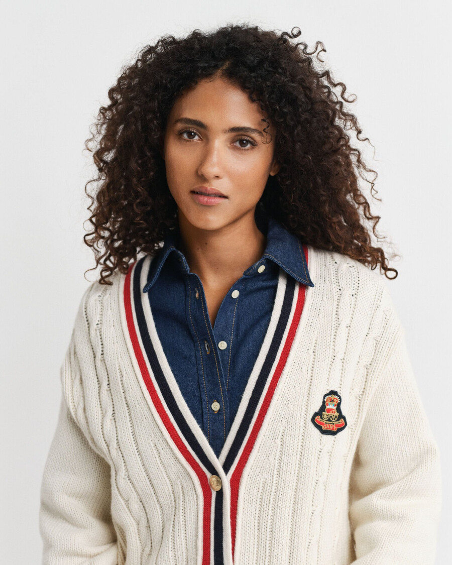 kardigan varsity cable knit z dekoltem w serek – kremowy